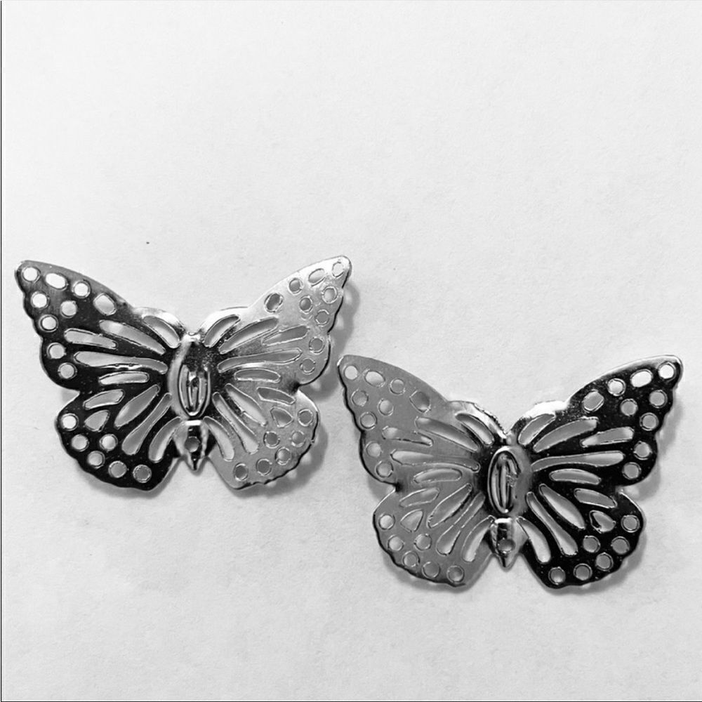 💗 Silver Butterfly Large Earrings NEW - Picture 3 of 6